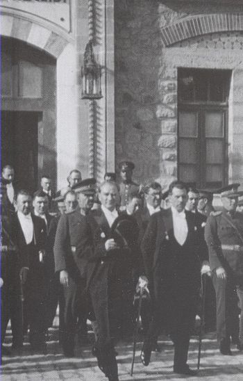 Mustafa Kemal Atatürk Küçük Boy %17 indirimli Komisyon